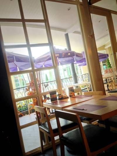 ที่นั่งใน-นอก ที่ ร้านอาหาร FUMi Japanese Cuisine Promenade