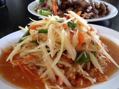 ส้มตำไทย ที่ ร้านอาหาร Isaan Station Thai Street Food อีสานสเตชั่น ส้มตำไทย ที่ ร้านอาหาร Isaan Station Thai Street Food อีสานสเตชั่น