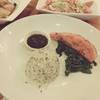 สเต๊กแซลมอน ทานกับน้ำซอสสูตรเด็ดประจำร้าน แอหย่อย ที่ ร้านอาหาร The Village Garden Restaurant