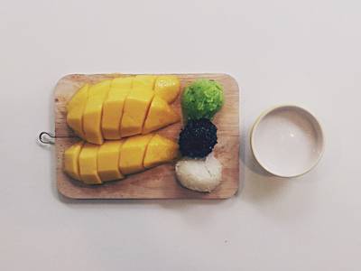 เอามาจัดนิดนึง น่าทานขึ้นเยอะ :D ที่ ร้านอาหาร ข้าวเหนียวแม่วารี