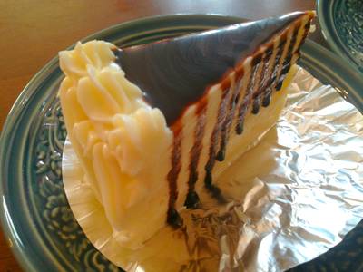 เค้กนม อร่อยค่ะ ที่ ร้านอาหาร กาแฟ มะเมี๊ยะ