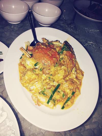 ปูผัดผงกะหรี่ รสแกงกะหรี่เข้าเนื้อ เนื้อเต็มจานเลยย ที่ ร้านอาหาร มุมอร่อย นาเกลือ