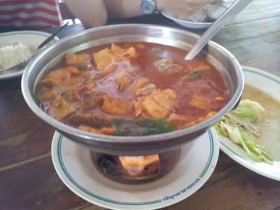 ต้มยำทะเลชะอม  เครื่องเยอะ ไข่อร่อย ฟินค่ะ ที่ ร้านอาหาร เจ๊จุก 2