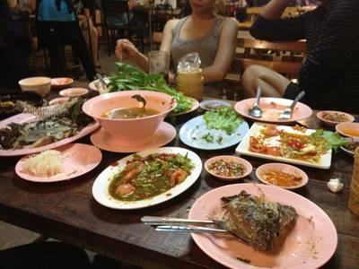 มีอีกไม่ยังพอได้อยู่ ที่ ร้านอาหาร โต้งปลาเผา