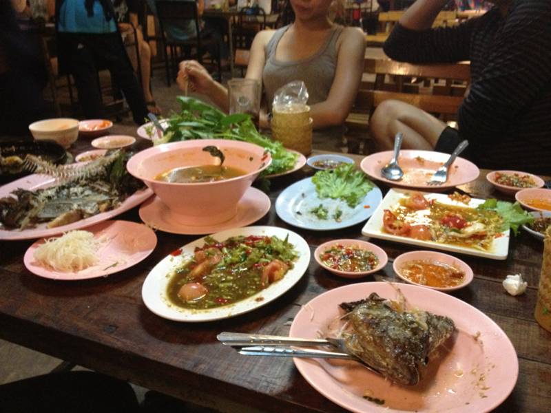 มีอีกไม่ยังพอได้อยู่ ที่ ร้านอาหาร โต้งปลาเผา