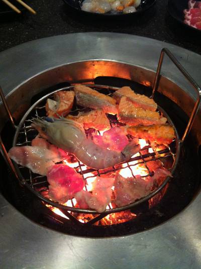 เตาตะแกรง เล็กไปหน่อยอ่าค่ะ ที่ ร้านอาหาร Sumi Sea The Nine