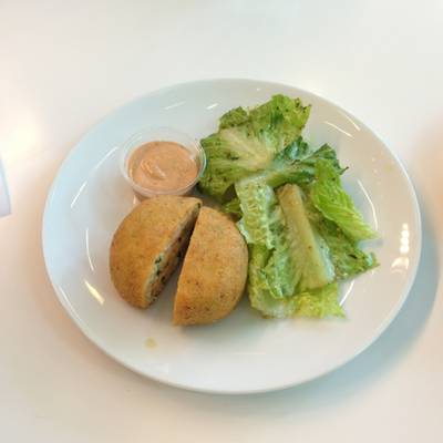 Salmon&Crab Cake ที่ ร้านอาหาร Dean & Deluca ช่องนนทรี