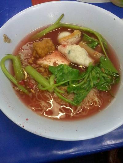 บะหมี่เย็นตาโฟ  ที่ ร้านอาหาร สมบูรณ์พานิช