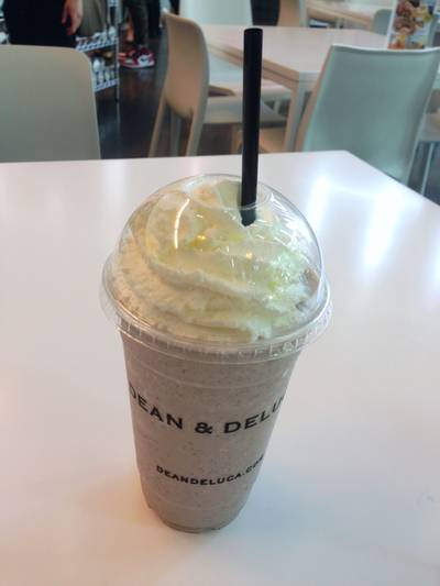 Cookie And Cream Milkshake ที่ ร้านอาหาร Dean & Deluca ช่องนนทรี