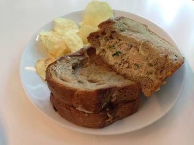 Tuna Sandwich (จำชื่อจริงไม่ได้) ที่ ร้านอาหาร Dean & Deluca ช่องนนทรี
