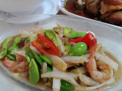 กันเอง ที่ ร้านอาหาร กันเอง