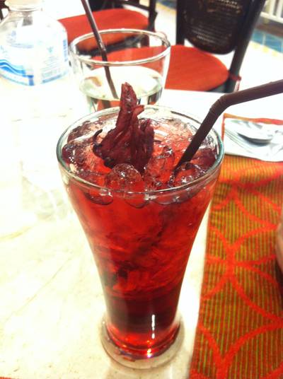 น้ำกระเจี๊ยบในเซ็ท ที่ ร้านอาหาร Fai sor Kam (อาหารเหนือ)