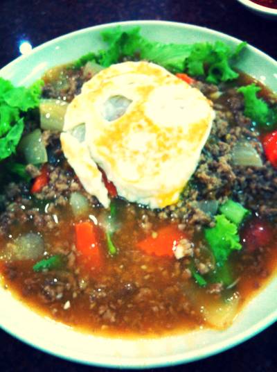 ราดหน้าเนื้อสับ ที่ ร้านอาหาร ศิริวรรณหอยทอด