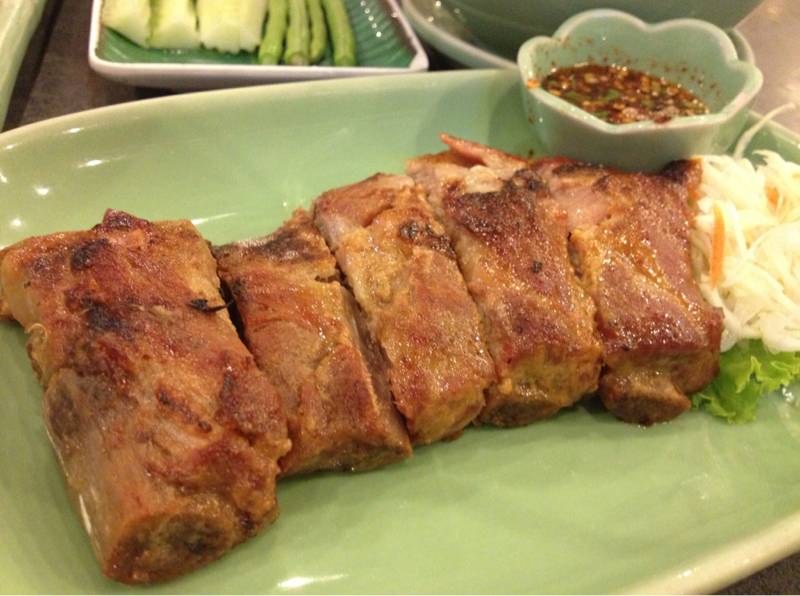 สเต็กหมูอบน้ำผึ้ง นุ่มๆ ที่ ร้านอาหาร Steak Lao Piyarom Sports Club