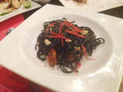 สปาเกตตี้เส้นดำผัดปูนิ่ม ที่ ร้านอาหาร N'Grill Brazilian Bistro