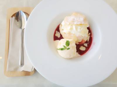 Choux Cream Berry ชูครีมสไตล์ญี่ปุ่นที่เน้นครีมสดแบบต้นตำหรับญี่ปุ่นมาเอง1 ที่ ร้านอาหาร Phuket Tea Station