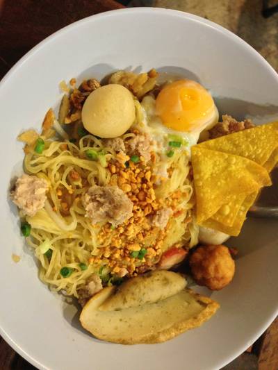 อร่อยแบบไม่ต้องเติมเครื่องปรุงเลยค่ะ ^^ ที่ ร้านอาหาร เหล่ากุ้ย บะหมี่อัศวิน