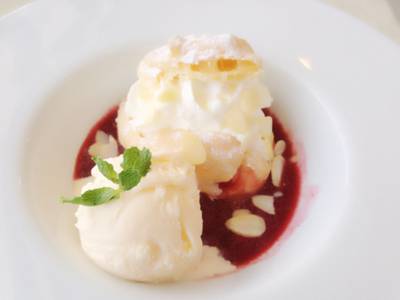 Choux Cream Berry ชูครีมสไตล์ญี่ปุ่นที่เน้นครีมสดแบบต้นตำหรับญี่ปุ่นมาเอง2 ที่ ร้านอาหาร Phuket Tea Station