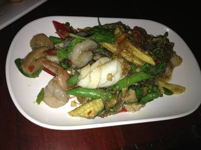 วุ้นเส้นผัดขี้เมา ที่ ร้านอาหาร Heap Cafe & Restaurant