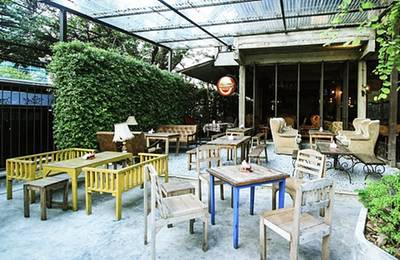 ร้านอาหาร เสวนาพาเพลิน (Sewana Paploen Cafe)