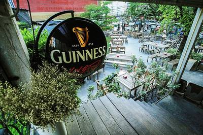 ร้านอาหาร เสวนาพาเพลิน (Sewana Paploen Cafe)