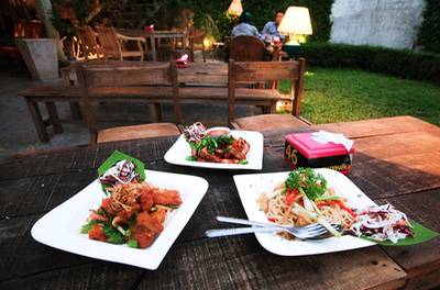 ร้านอาหาร เสวนาพาเพลิน (Sewana Paploen Cafe)