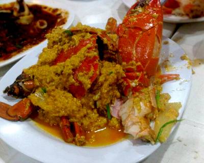 ปูผัดผงกะหรี่ ที่ ร้านอาหาร อบอร่อย