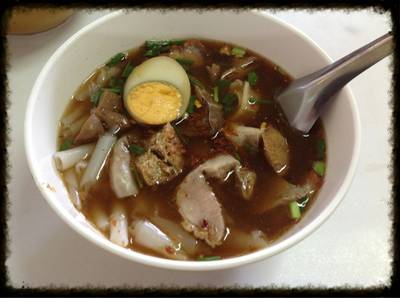 อันนี้ก๋วยจั๊บไม่ใส่เลือด ^^ ที่ ร้านอาหาร ก๋วยจั๊บน้ำข้นตลาดพลู