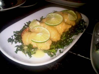 กุ้งทอดราดซอสเลมอน ที่ ร้านอาหาร Waterside Resort Restaurant