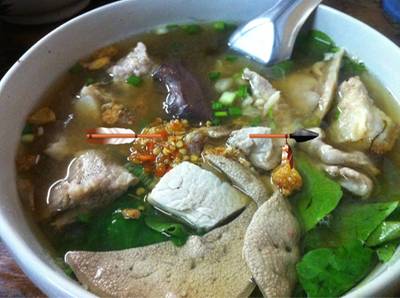 เกาเหลาเลือหมู จัมโบ 70 บาท ที่ ร้านอาหาร โกเบ๊นซ์ ก๋วยจั๊บ เกาเหลาเลือดหมู