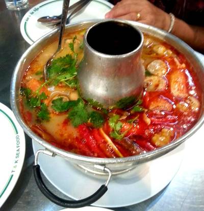 ต้มยำกุ้ง รสจัดจ้าน แซ่บถึงเครื่องต้มยำ ที่ ร้านอาหาร ต๋อย & คิด ซีฟู้ด