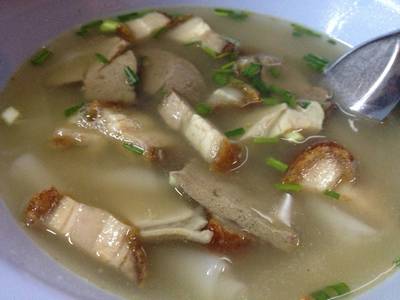 ใส่ทุกอย่างคร้าบบ ที่ ร้านอาหาร ก๋วยจั๊บ อ้วนโภชนา