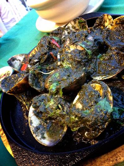 หอยตลับผัดซอสโหระพา เมนู Signature ของร้าน ที่ ร้านอาหาร บ้านอิสระ