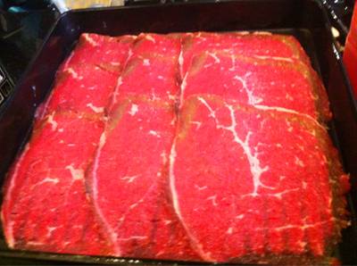 ถาดสีดำ เป็นเนื้อ ที่ ร้านอาหาร Evaime Shabu Shabu Siam Discovery Center