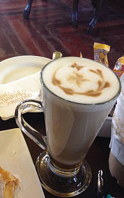 คาลาเมลลาเต้แนะนำให้ลองครับ ที่ ร้านอาหาร ร้านกาแฟ นรสิงห์ ณ วังพญาไท