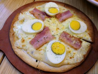 Pizza Carbonara ที่ ร้านอาหาร Pasta De Waraku CentralWorld