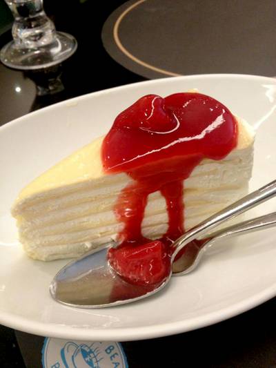 เครปเค้กสตอเบอรี่ ที่ ร้านอาหาร Coffee Beans by Dao สยามพารากอน เครปเค้กสตอเบอรี่ ที่ ร้านอาหาร Coffee Beans by Dao สยามพารากอน