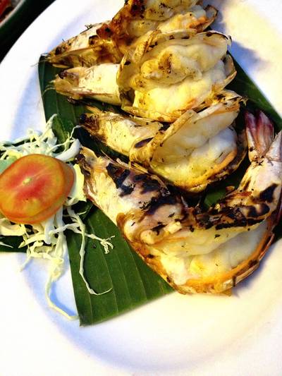 กุ้งเผา จานเล็ก ที่ ร้านอาหาร บ้านอิสระ