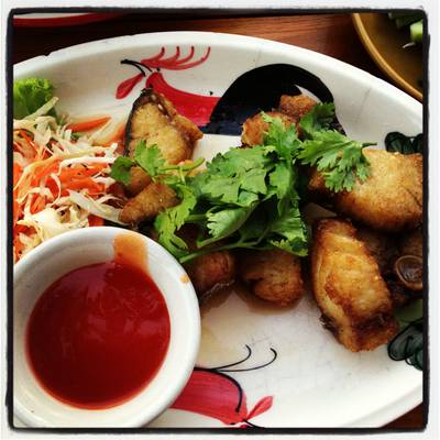 ปลาอินทรีย์ทอดซีอิ้ว ที่ ร้านอาหาร ร้านระเบียงไม้