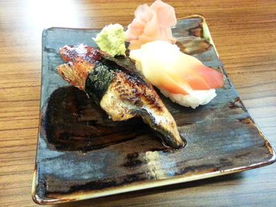 หอยปีกนกและปลาไหล 2 อย่างนี้อร่อยมาก ที่ ร้านอาหาร Tororo Sushi