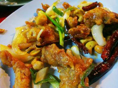 ไก่ผัดเม็ดมะม่วง ที่ ร้านอาหาร เปียอู๋โภชนา