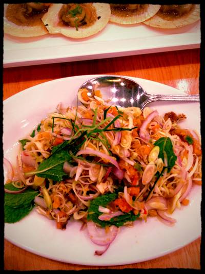 ยำไข่ปู ที่ ร้านอาหาร แหลมเจริญซีฟู้ด Central ลาดพร้าว