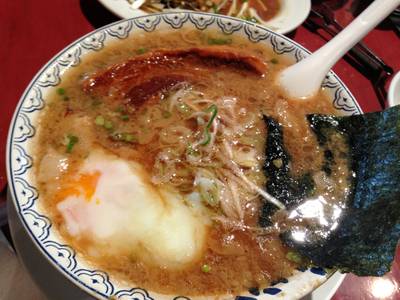 บังคาระราเมง กับไข่ออนเซ็น ที่ ร้านอาหาร Bankara Ramen