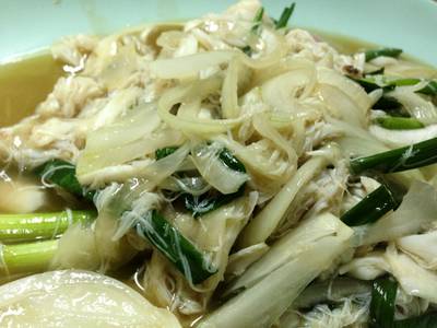 เนื้อปูผัดต้นหอม ที่ ร้านอาหาร ตั้งเล่าหยี