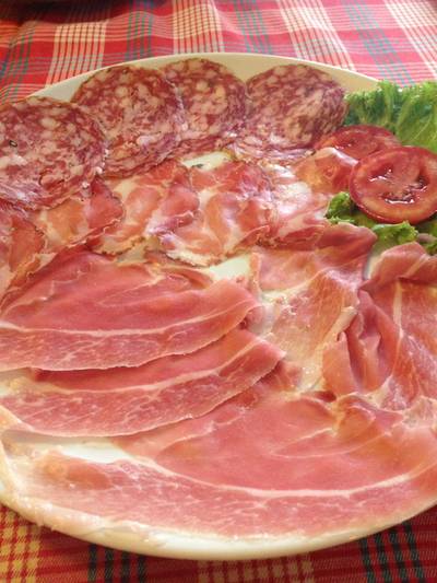 Mixed cold cut ที่ ร้านอาหาร Bella Napoli