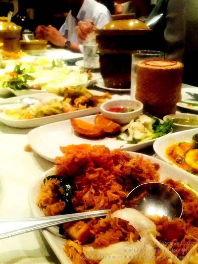 ร้านอาหาร รถเสบียง ร้านอาหาร รถเสบียง