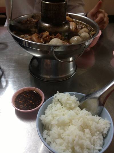 น้ำจิ้มต้องปรุงเอง อร่อยแบบของตัวเอง ที่ ร้านอาหาร เชลล์โภชนา บ่อนไก่