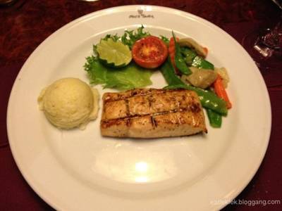Grilled Salmon steak ที่ ร้านอาหาร Neil's Tavern Restaurant (Steak House) ร่วมฤดี