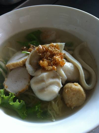 ก๋วยเตี๋ยวเครื่องปลารวม ที่ ร้านอาหาร เชลล์ไม่เคยชิม ก๋วยเตี๋ยวเครื่องปลารวม ที่ ร้านอาหาร เชลล์ไม่เคยชิม