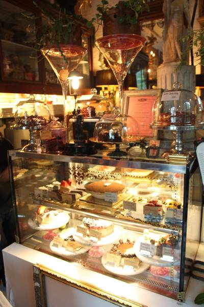 บรรยากาศเค้ก ที่ ร้านอาหาร Puritan 